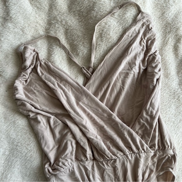 Kimchi Blue v-neck bodysuit - Picture 4 of 5